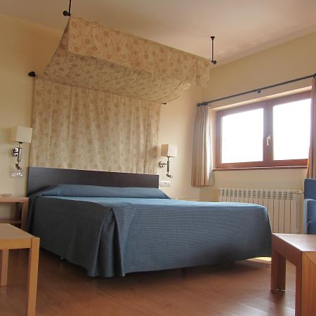 Hotel Galayos Hoyos del Espino Eksteriør billede